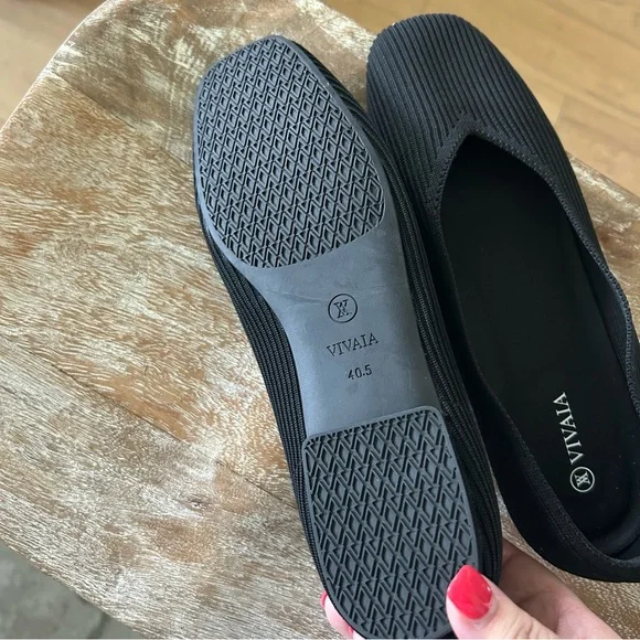New Vivaia Square Toe V Cut Flats Black